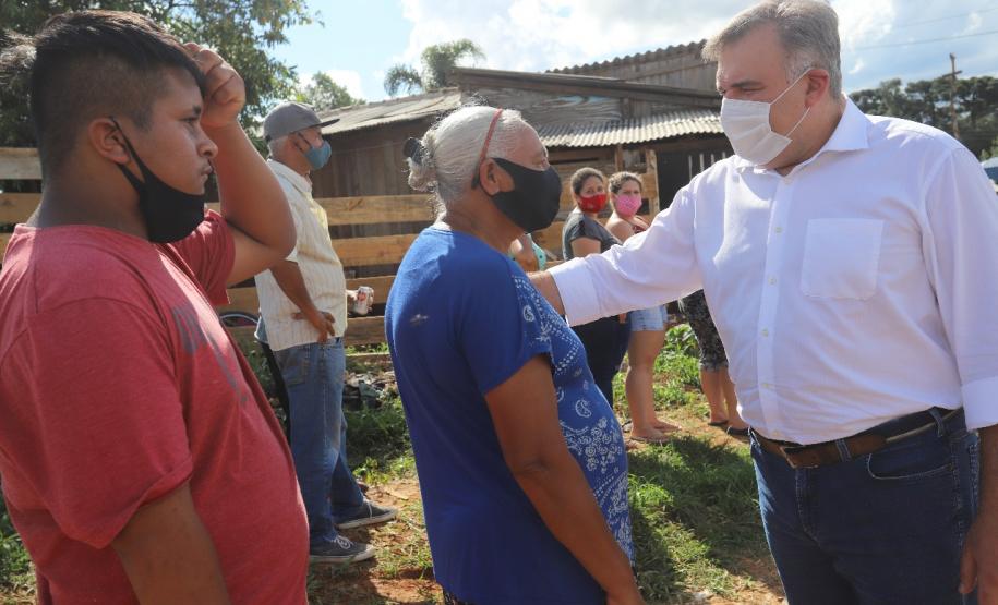 Secretaria da Justiça, Cufa, Defesa Civil e Família Solidária entregam cestas básicas para 600 famílias da Vila Torres e comunidade Tiradentes  Com a intenção de minimizar os impactos sociais do coronavírus em famílias que estão na situação de vulnerabilidade social das comunidades Vila Torres e Nova Tiradentes, a rede de voluntários ‘Família Solidária’ da Secretaria da Justiça, Família e Trabalho, a Central Única das Favelas (Cufa) e Defesa Civil entregaram nesta sexta-feira (18) cestas básicas para mais d