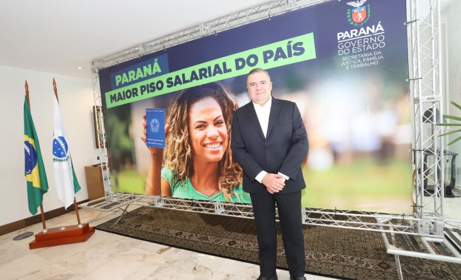 Novo salário mínimo regional entra em vigor no Paraná