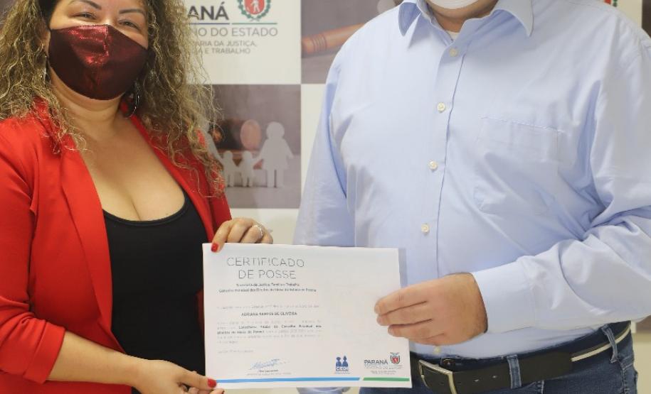 Ontem, quarta-feira (07), a secretaria de Justiça, Família e Trabalho, empossou os novos membros eleitos que irão compor o Conselho Estadual dos Direitos do Idoso do Paraná (CEDI), no biênio 2021/2023. A solenidade de posse aconteceu por meio do canal da Sejuf no Youtube: http://abre.ai/sejufparana.  A eleição, que aconteceu no dia 19 de março por meio eletrônico e simultaneamente em todas as regionais, elegeu 12 entidades da Sociedade Civil, já o segmento governamental foi indicado pelo Poder Executivo. “A