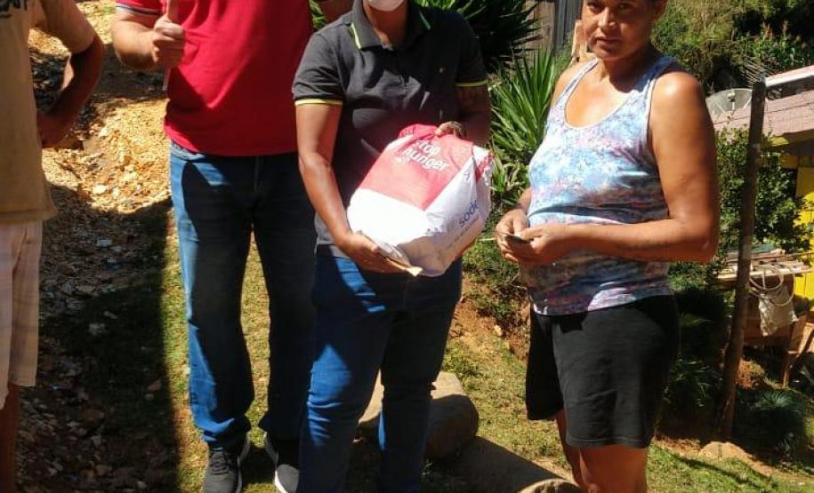 Cestas doadas no “Dia de Solidariedade” são entregues em vilas de Curitiba e Região Metropolitana