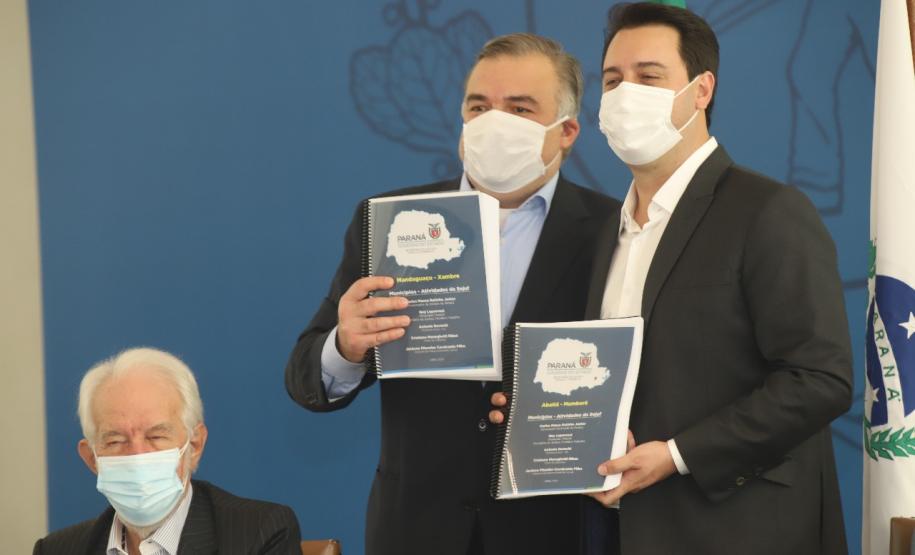 Ratinho Junior e Ney Leprevost executam maior repasse da história para entidades que atendem crianças