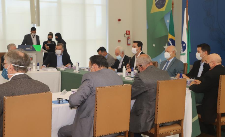 Ratinho Junior e Ney Leprevost executam maior repasse da história para entidades que atendem crianças