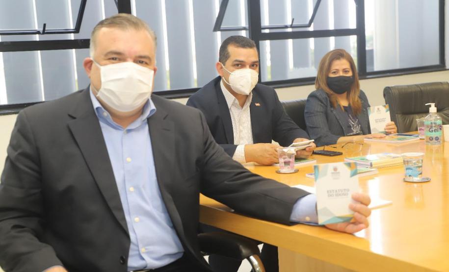 Secretário de Desenvolvimento Social de Santa Catarina vem buscar inspiração em programas da Secretaria de Justiça, Família e Trabalho do Paraná