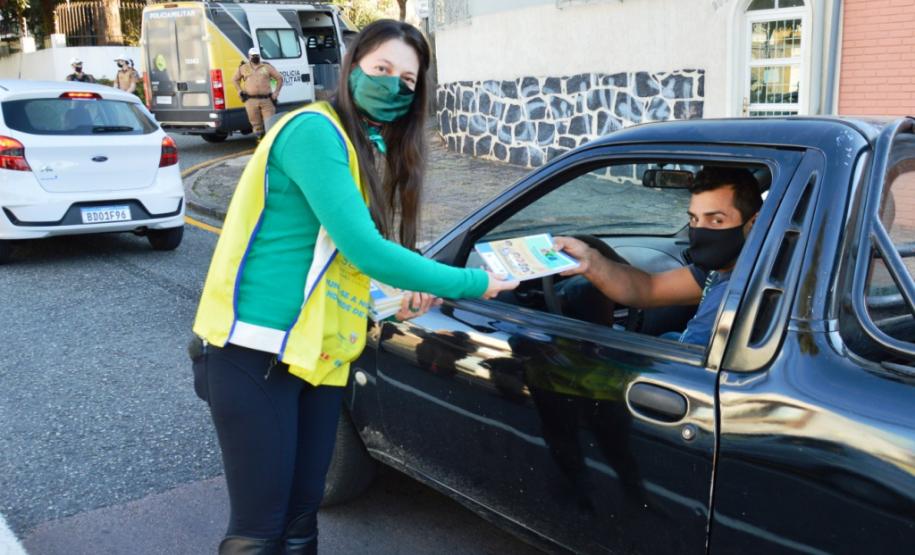 Secretaria de Justiça e Bptran da Polícia Militar realizam blitz educativa na capital paranaense para conscientização sobre violência e abuso contra crianças