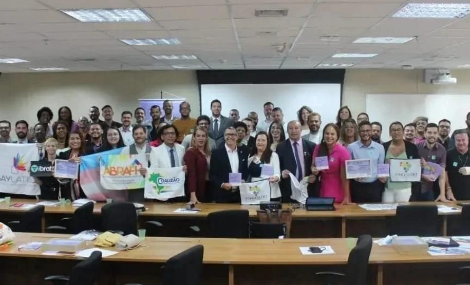 Comitiva paranaense participa de Fórum e Jornada LGBT em Brasília
