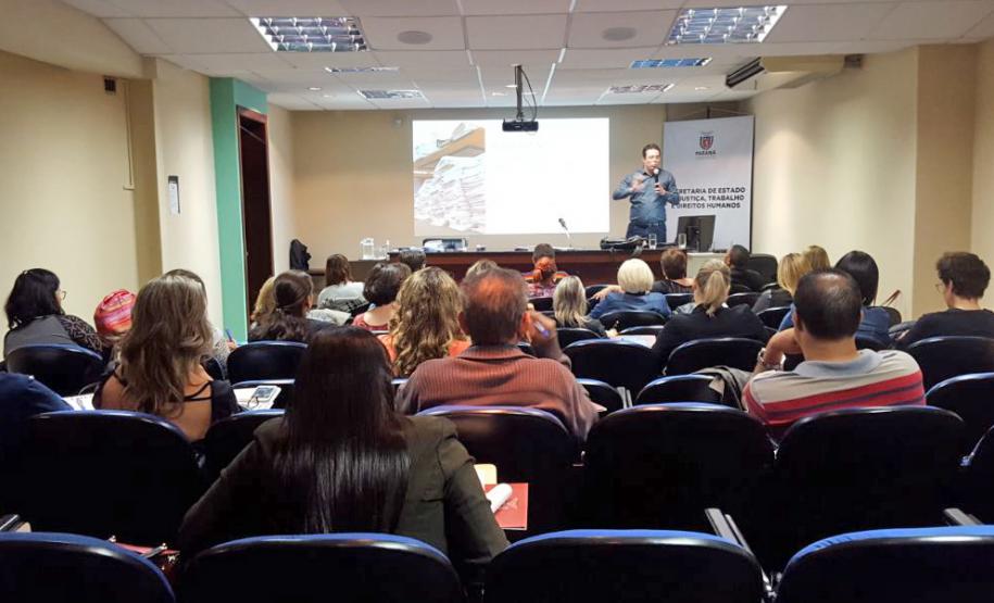 Abril Azul: Governo do Paraná promove seminário sobre direitos da pessoa autista