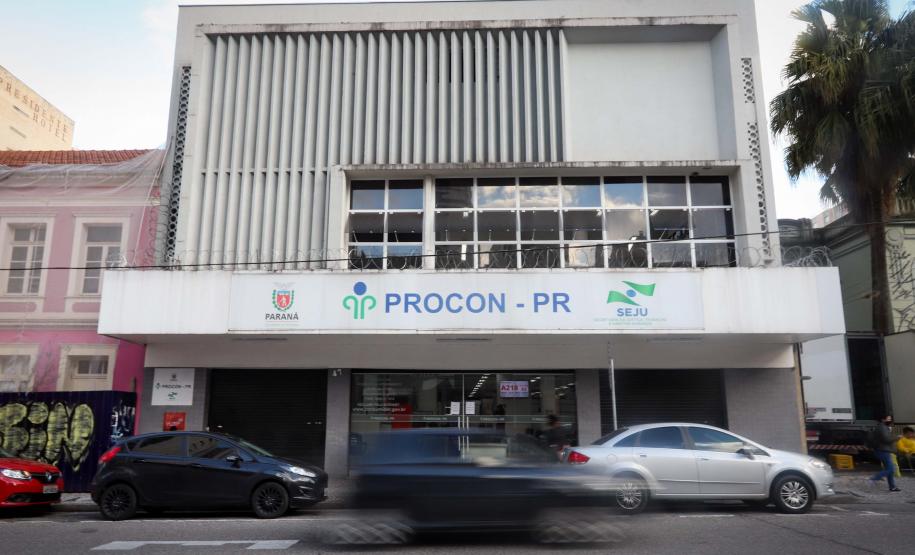 Procon dá dicas para consumidor evitar problemas na compra de presentes para o Dia das Mães