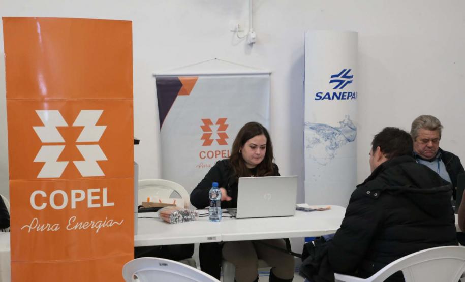 Governo do Estado e Prefeitura de Curitiba levaram feira de serviços ao Parolin