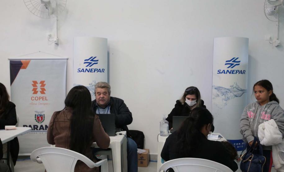 Governo do Estado e Prefeitura de Curitiba levaram feira de serviços ao Parolin