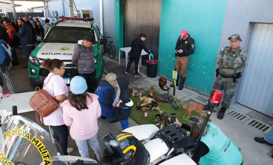 Governo do Estado e Prefeitura de Curitiba levaram feira de serviços ao Parolin