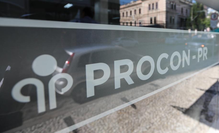 Procon-PR notifica bancos por suposta alteração de data de fechamento das faturas de cartão