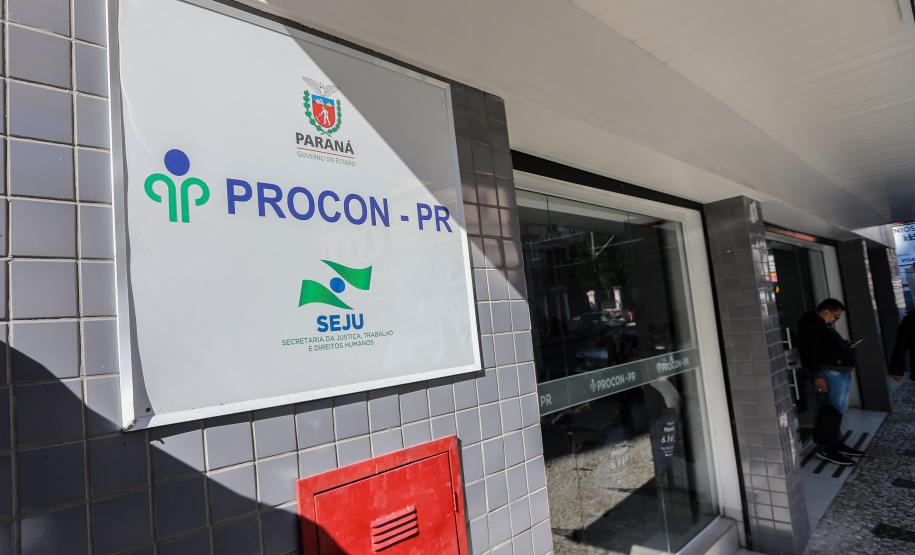 Procon-PR notifica bancos por suposta alteração de data de fechamento das faturas de cartão