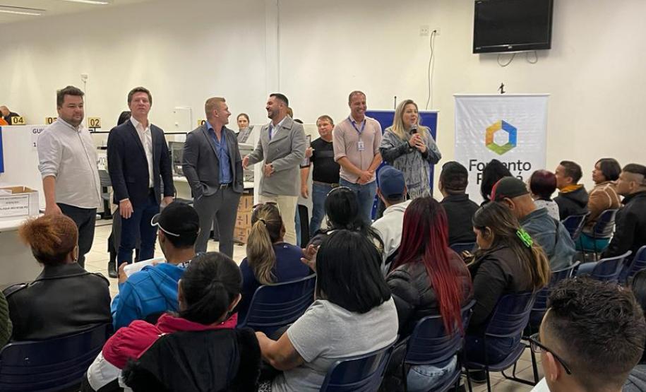 Mutirão de emprego para migrantes atendeu mais de 500 pessoas em Curitiba