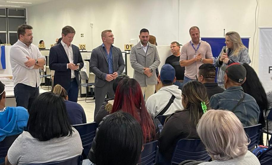 Mutirão de emprego para migrantes atendeu mais de 500 pessoas em Curitiba