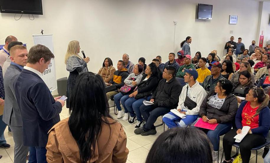 Mutirão de emprego para migrantes atendeu mais de 500 pessoas em Curitiba