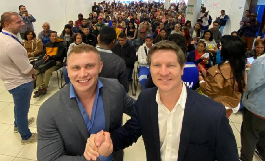 Mutirão de emprego para migrantes atendeu mais de 500 pessoas em Curitiba