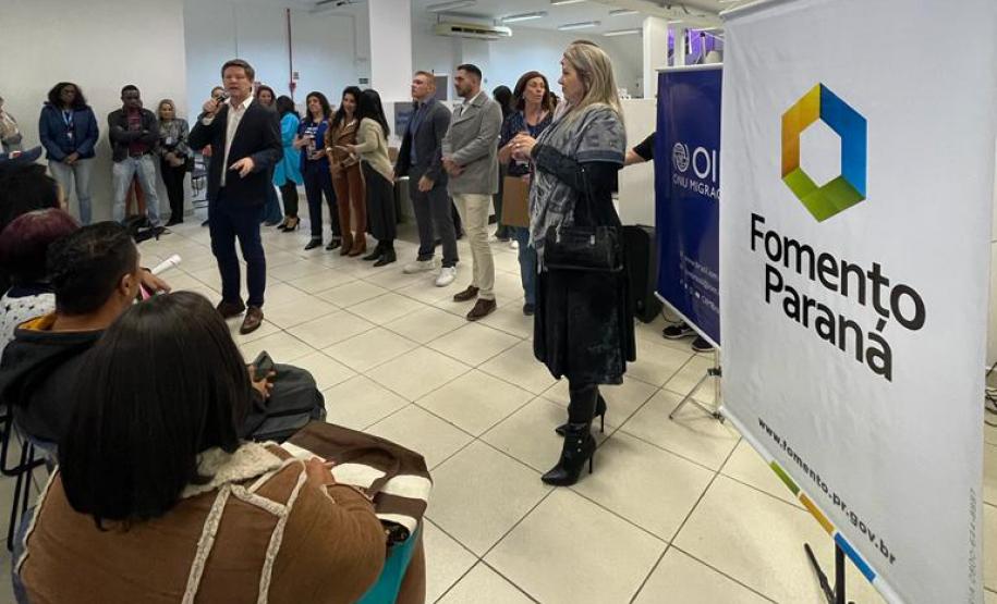 Mutirão de emprego para migrantes atendeu mais de 500 pessoas em Curitiba