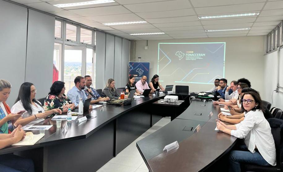 Paraná ajudará a coordenar fórum que ajuda refugiados, apátridas e migrantes