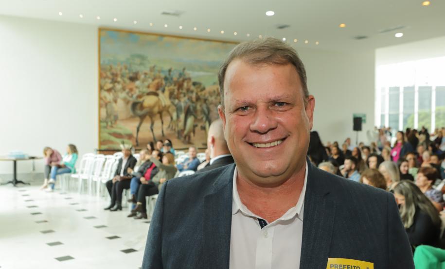 Ratinho Junior sanciona lei da gratuidade das passagens e anuncia programas aos idosos