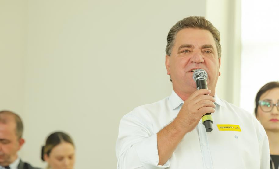 Ratinho Junior sanciona lei da gratuidade das passagens e anuncia programas aos idosos