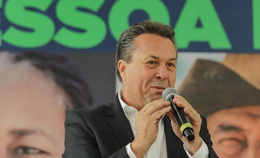 Ratinho Junior sanciona lei da gratuidade das passagens e anuncia programas aos idosos