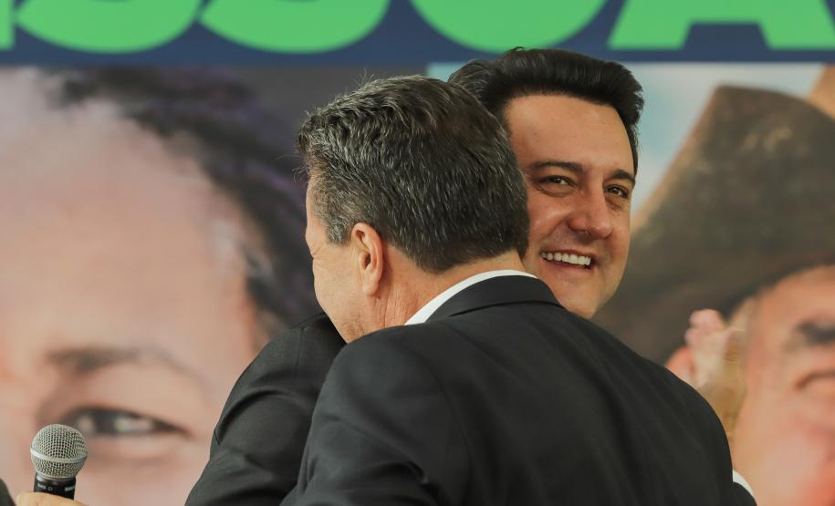 Ratinho Junior sanciona lei da gratuidade das passagens e anuncia programas aos idosos