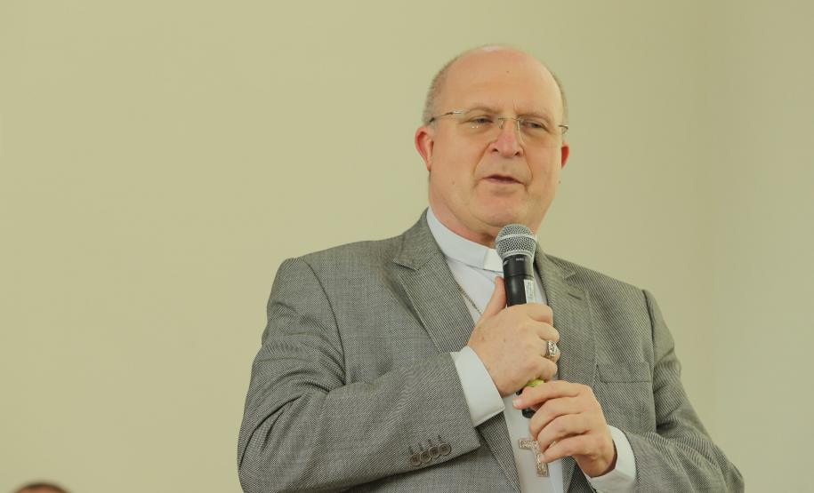 Ratinho Junior sanciona lei da gratuidade das passagens e anuncia programas aos idosos