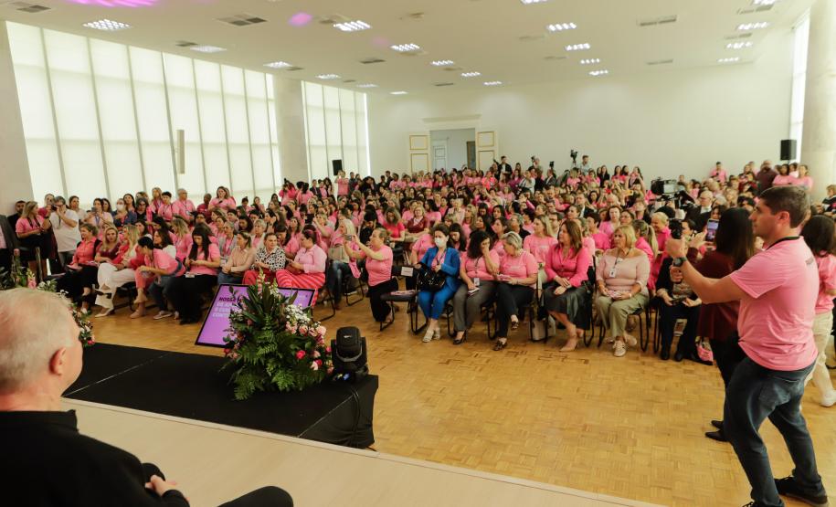 Paraná Rosa encerra com lançamento de edital para pesquisa voltado a mulheres com câncer de mama
