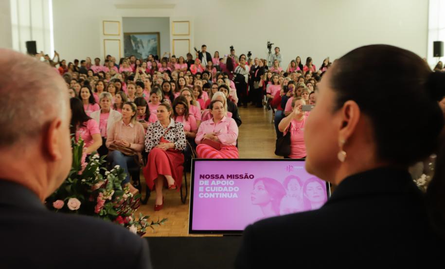 Paraná Rosa encerra com lançamento de edital para pesquisa voltado a mulheres com câncer de mama