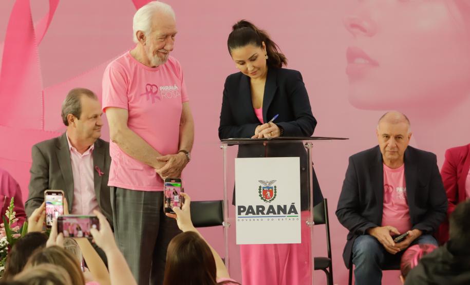 Paraná Rosa encerra com lançamento de edital para pesquisa voltado a mulheres com câncer de mama