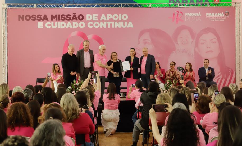 Paraná Rosa encerra com lançamento de edital para pesquisa voltado a mulheres com câncer de mama