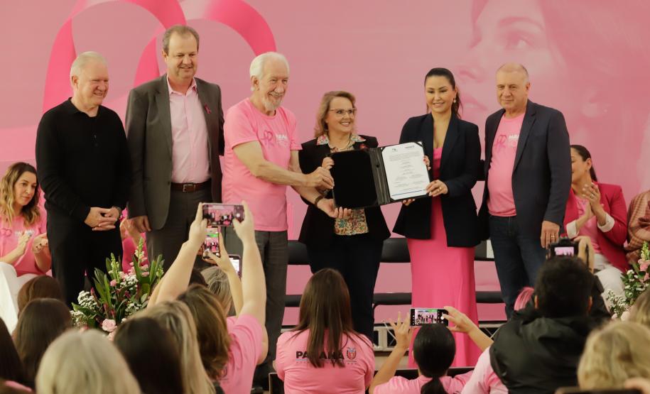 Paraná Rosa encerra com lançamento de edital para pesquisa voltado a mulheres com câncer de mama