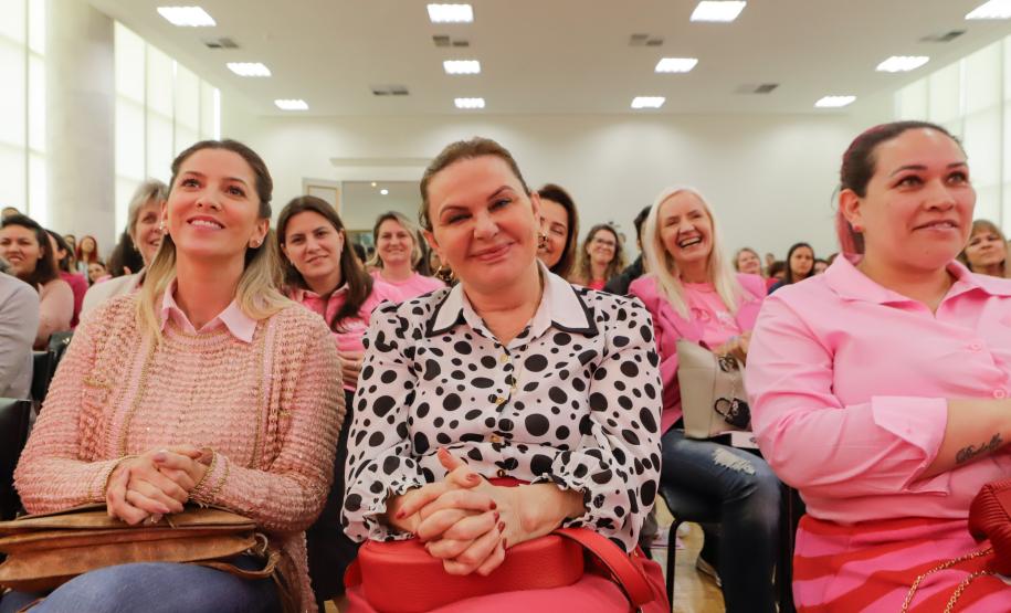 Paraná Rosa encerra com lançamento de edital para pesquisa voltado a mulheres com câncer de mama