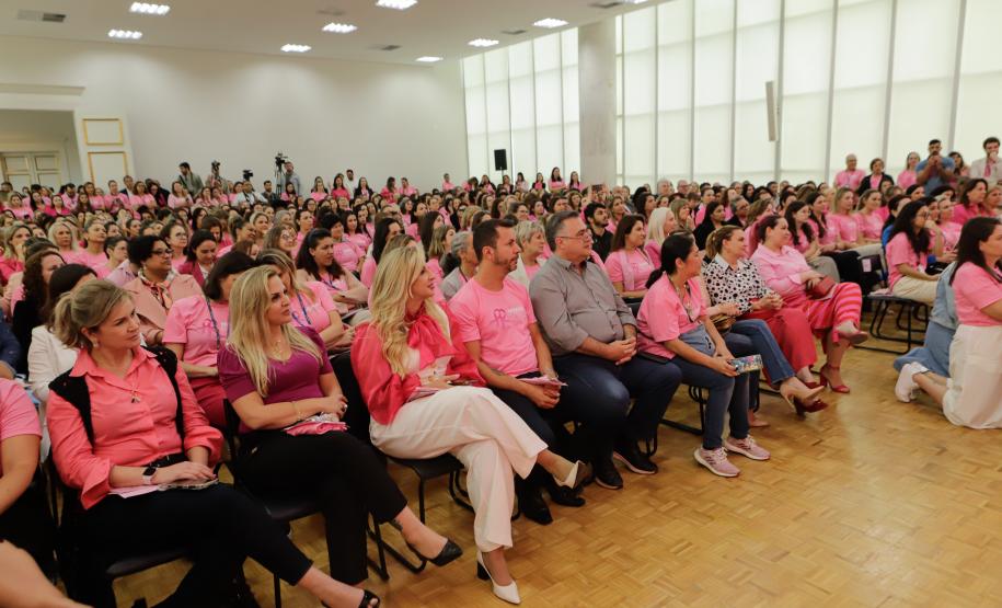 Paraná Rosa encerra com lançamento de edital para pesquisa voltado a mulheres com câncer de mama