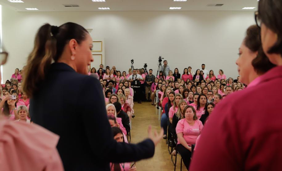 Paraná Rosa encerra com lançamento de edital para pesquisa voltado a mulheres com câncer de mama