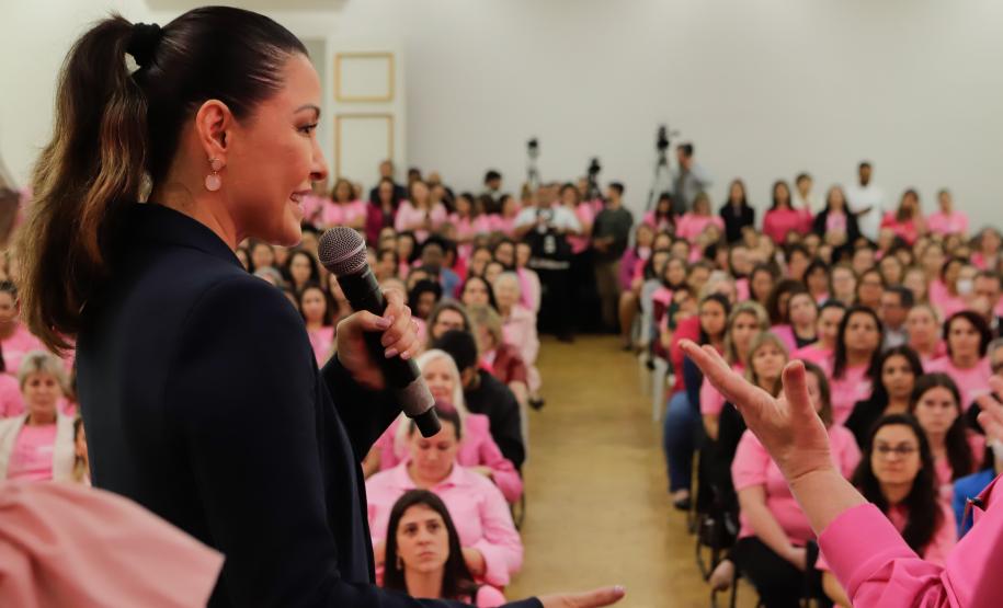 Paraná Rosa encerra com lançamento de edital para pesquisa voltado a mulheres com câncer de mama