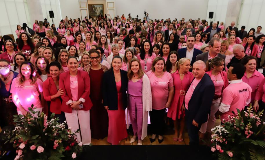 Paraná Rosa encerra com lançamento de edital para pesquisa voltado a mulheres com câncer de mama