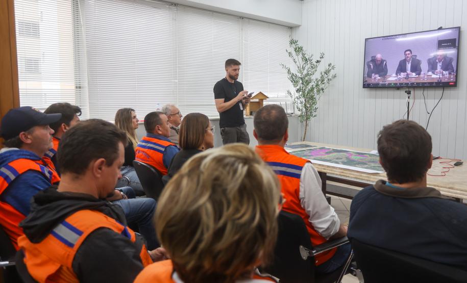 Estado mobiliza doação de 8 toneladas de frango por cooperativas; Defesa Civil entrega cestas básicas