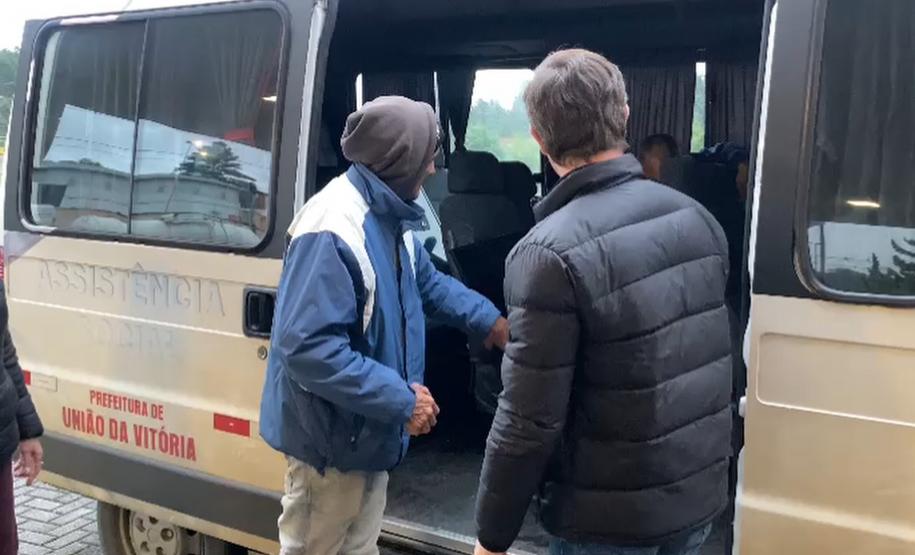 Primeiras famílias desabrigadas pelas chuvas começam a ser acolhidas em hotel