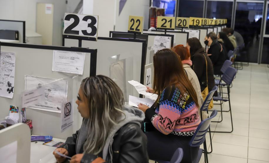 Número de trabalhadores estrangeiros quase dobrou no Paraná entre 2018 e 2022