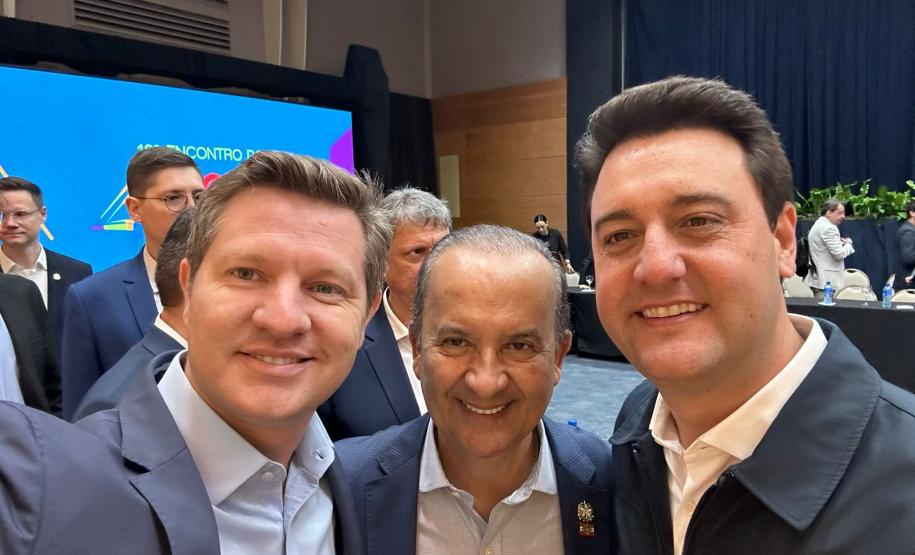 Santin Roveda acompanha Governador Ratinho Júnior na reunião do COSUD em Florianópolis