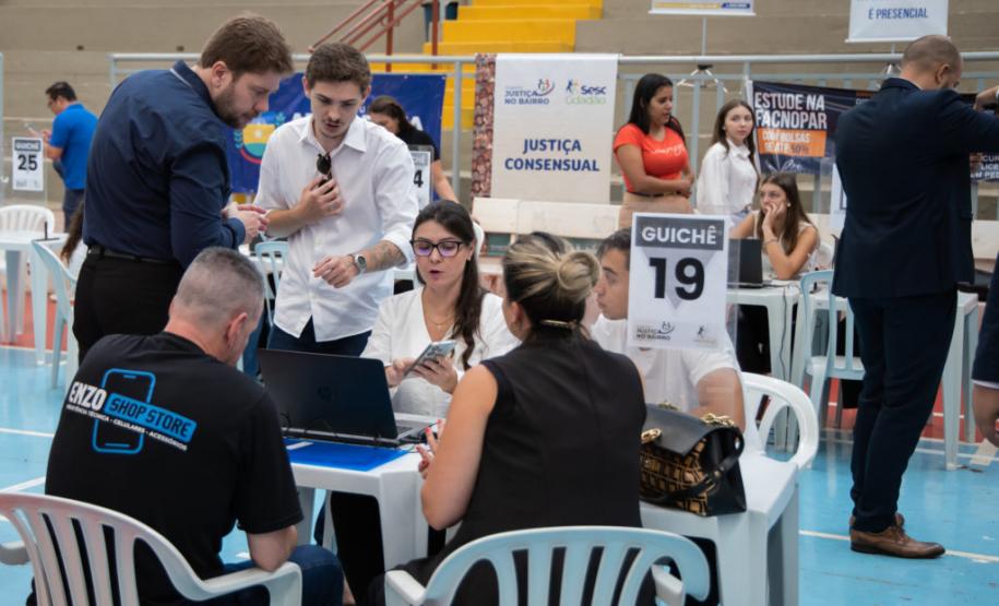 Suporte tecnológico otimiza atendimentos na feira de serviços Paraná em Ação