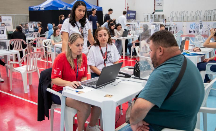 Suporte tecnológico otimiza atendimentos na feira de serviços Paraná em Ação