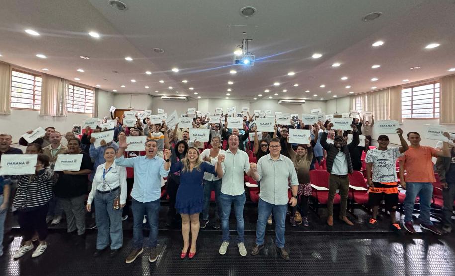 Ciclo do Cuida Paraná em Maringá reúne 128 alunos com migrantes de cinco países