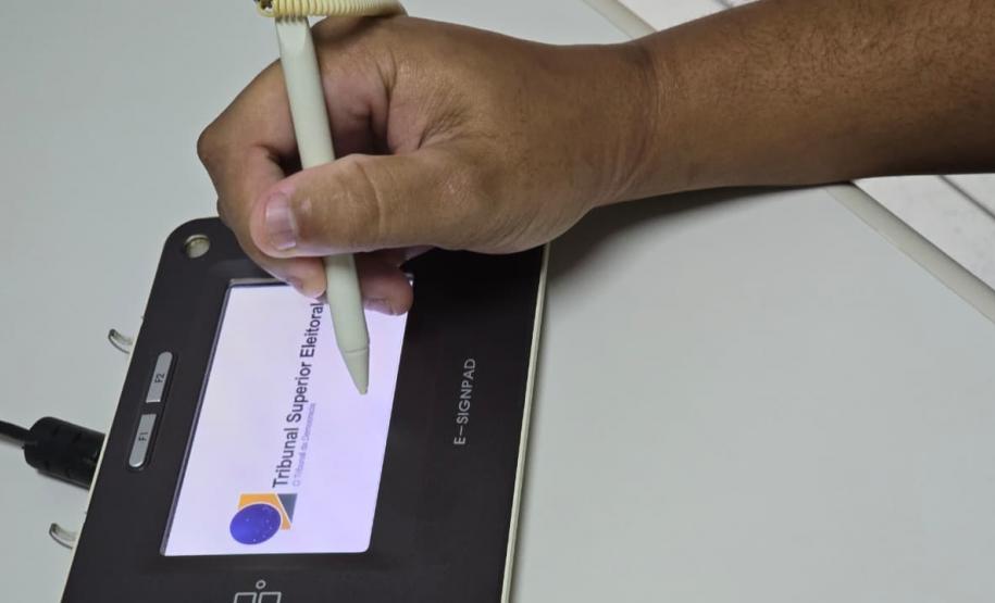 Cense Toledo promove força-tarefa e conduz 18 adolescentes ao TRE para confecção do título de eleitor