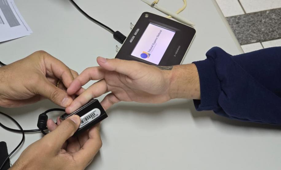 Cense Toledo promove força-tarefa e conduz 18 adolescentes ao TRE para confecção do título de eleitor