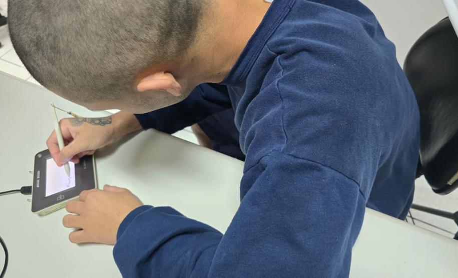 Cense Toledo promove força-tarefa e conduz 18 adolescentes ao TRE para confecção do título de eleitor