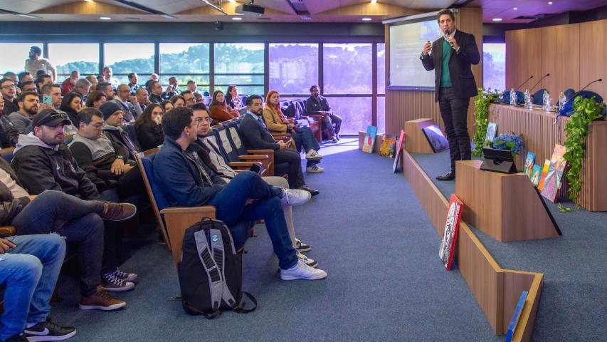 Agentes socioeducativos participam de formação continuada