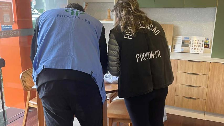 Procon-PR e Procons municipais realizaram ação conjunta de fiscalização em lojas no Paraná Foto: SEJU Procon-PR e Procons municipais realizaram ação conjunta de fiscalização em lojas no Paraná Foto: SEJU